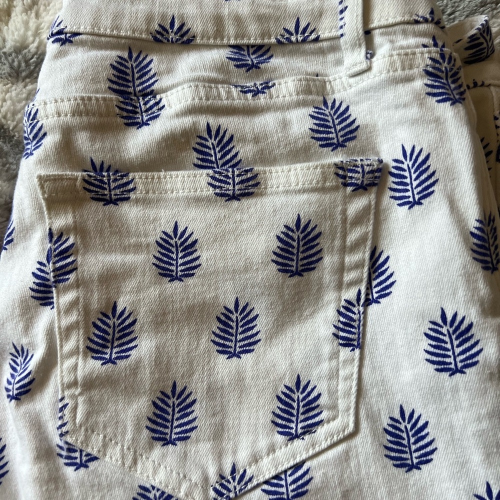 Vineyard Vines White jeans with Navy pattern - Picture 6 of 6